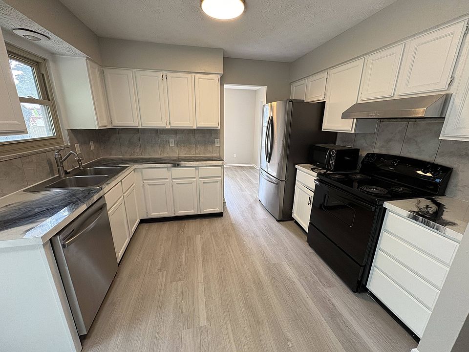 1st image of 406 Seranade St
