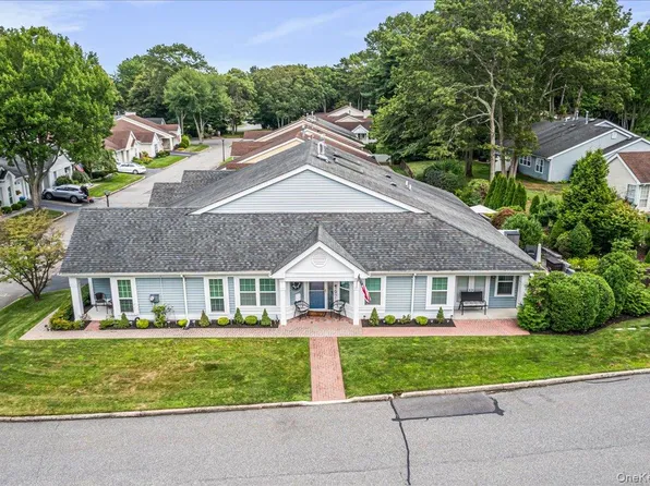 1 Huntington Court, Ridge, NY 11961