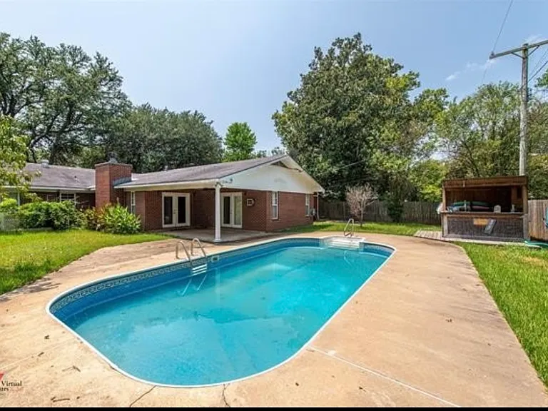 2407 Arlington Pl — Photo 38