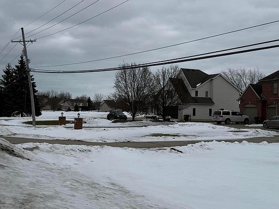 4th image of 3301 S Custer Rd