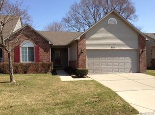 322 Redmaple Ln, Brighton, MI 48116
