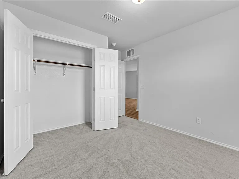 445 Grenada Lake Dr — Photo 29