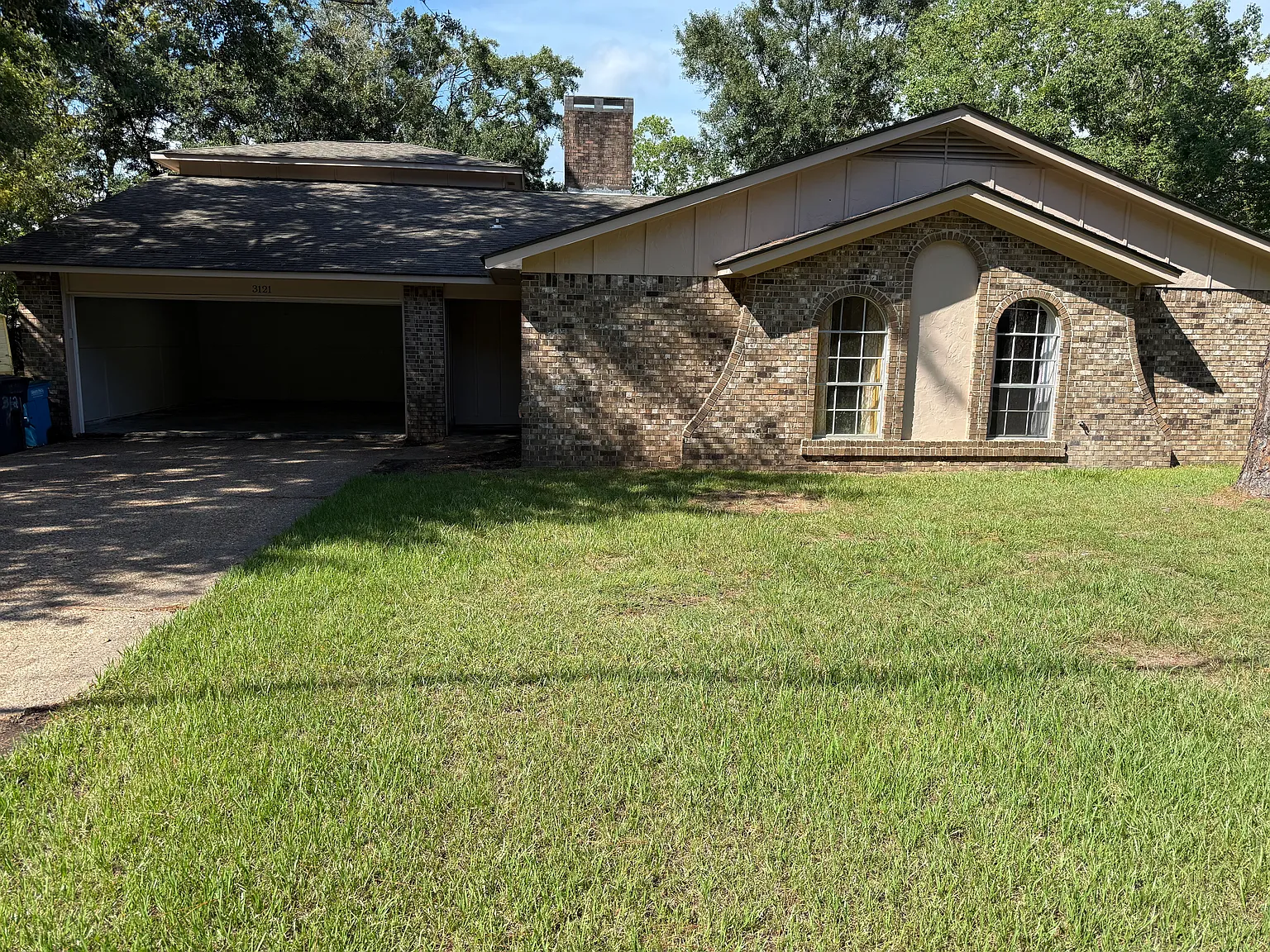 4 bed, 2495 sqft, $2,400 — Photo 2
