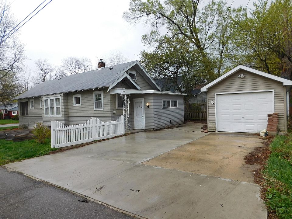 1st image of 100 Foster Ave