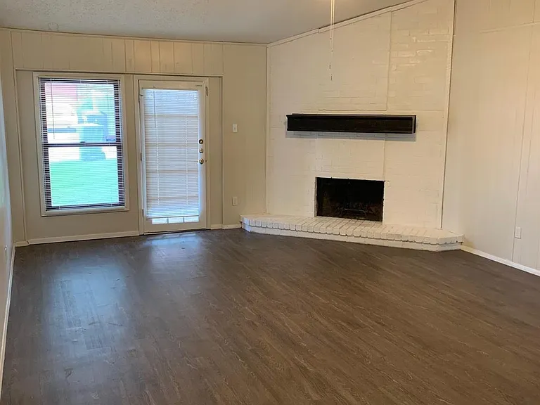 4742 Cliffwood Dr — Photo 2