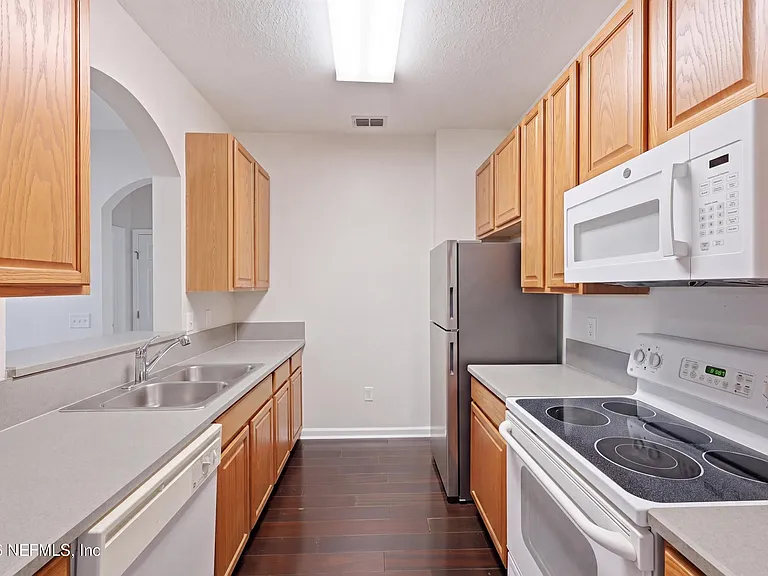 7801 Point Meadows Dr #1402 — Photo 4