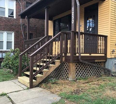 Side Veiw of Front Porch