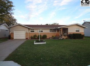 201 N 1st St, Canton, KS 67428