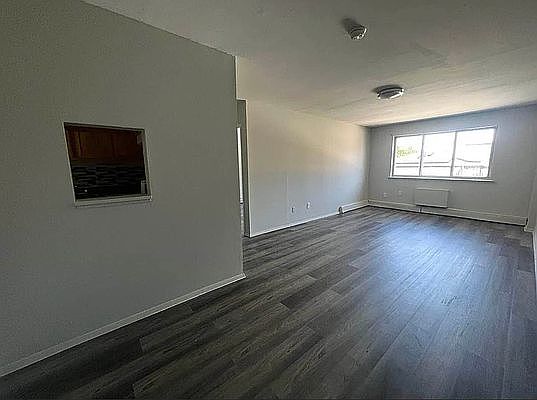 1st image of 125-06 Irwin Pl #3