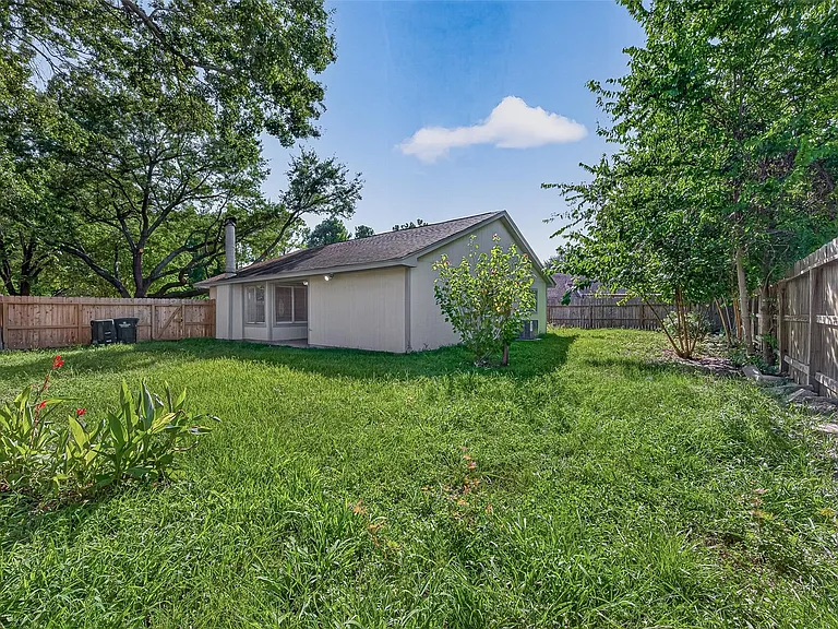 14306 River Glen Dr — Photo 26
