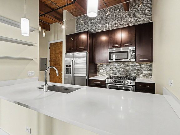 4th image of 1800 W Grace St APT 204