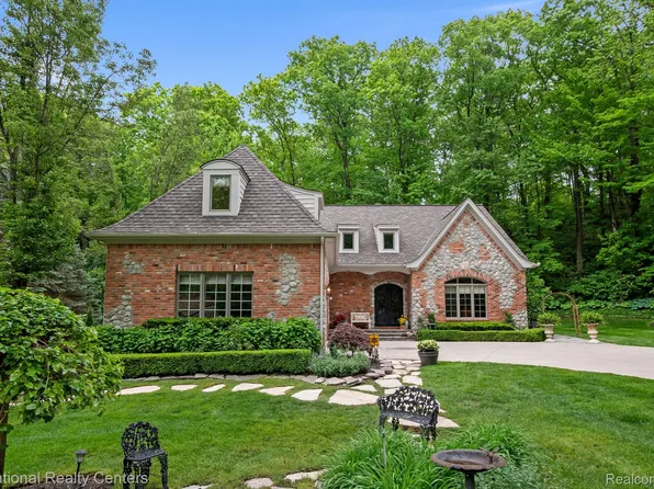 6654 College Park, Clarkston, MI 48346