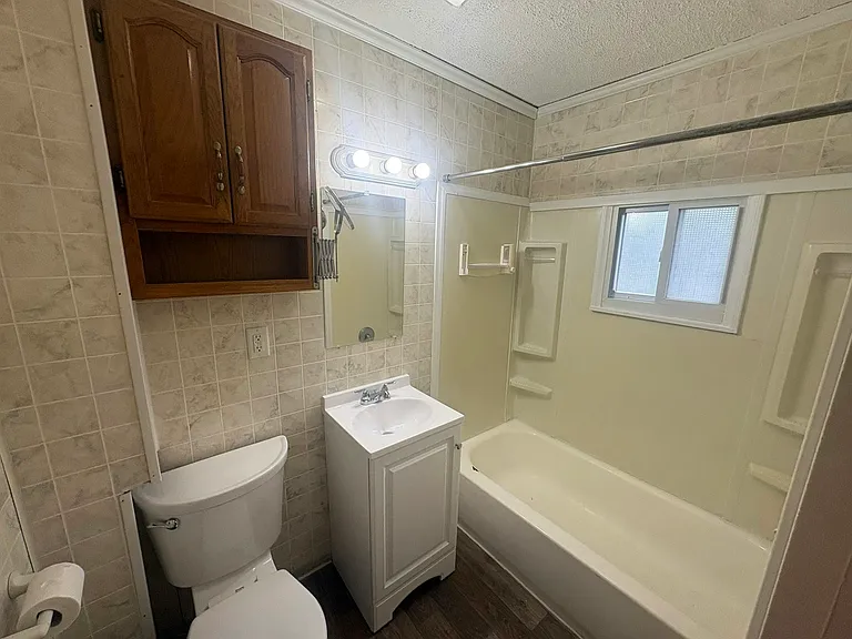 525 Stratford Rd — Photo 7