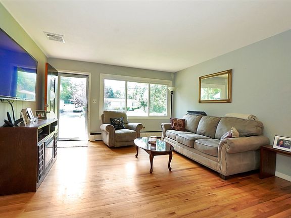 4th image of 61 Fulton Ave