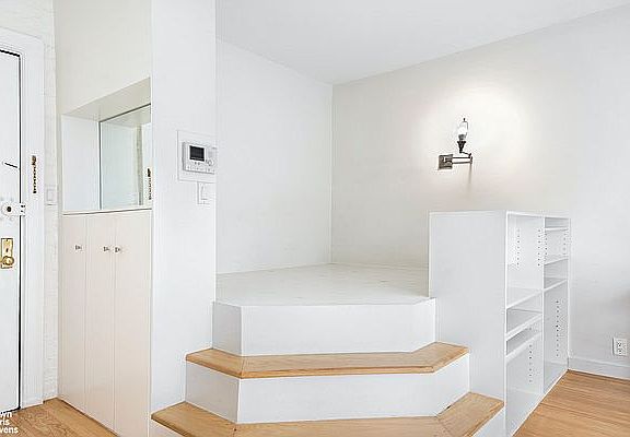 4th image of 136 W 75th St APT 4E