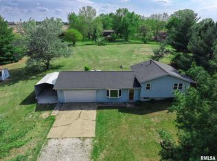 10133 Edgewood Dr, Manito, IL 61546