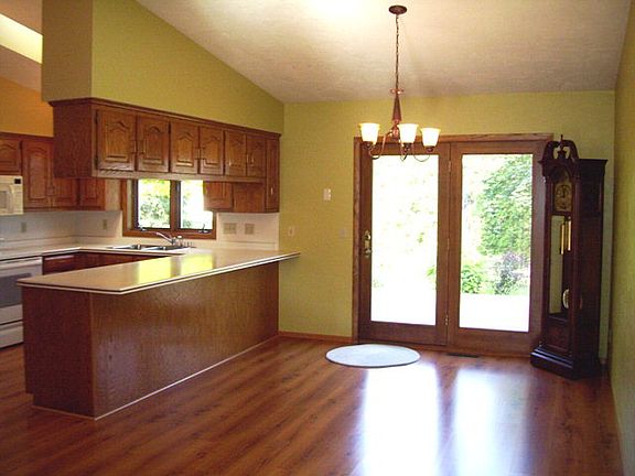 4th image of 358 N 18th Pl