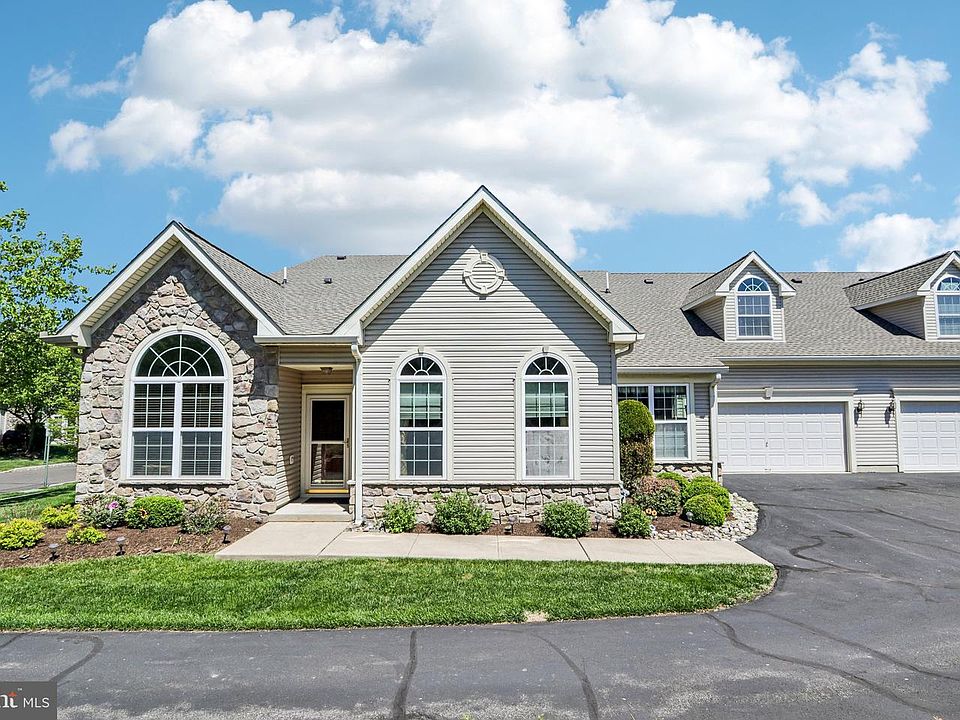 1st image of 168 Fairway Dr #178