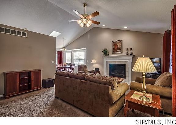 4th image of 11 Crabapple Ln