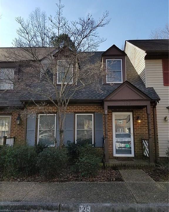 1st image of 126 Sloane Pl