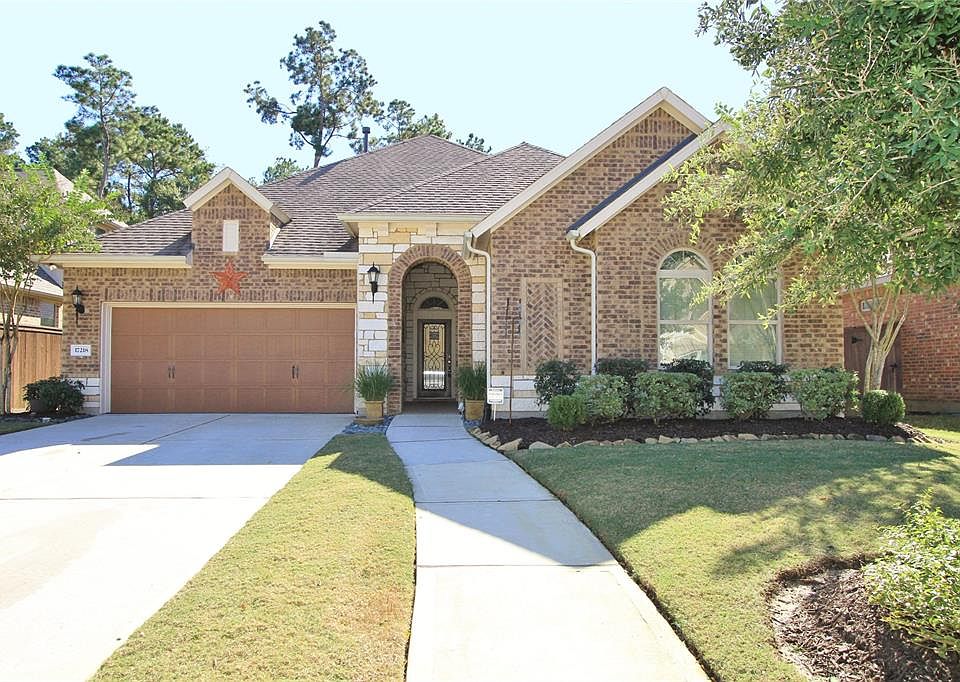 PRIME LOCATION! Backs to the Nature Reserve for a Tranquil Setting on a Large Lot! Gorgeous 'David Weekley' One Story, Three Bedroom Home features an open concept, private study with French doors and a split bedroom floor plan.