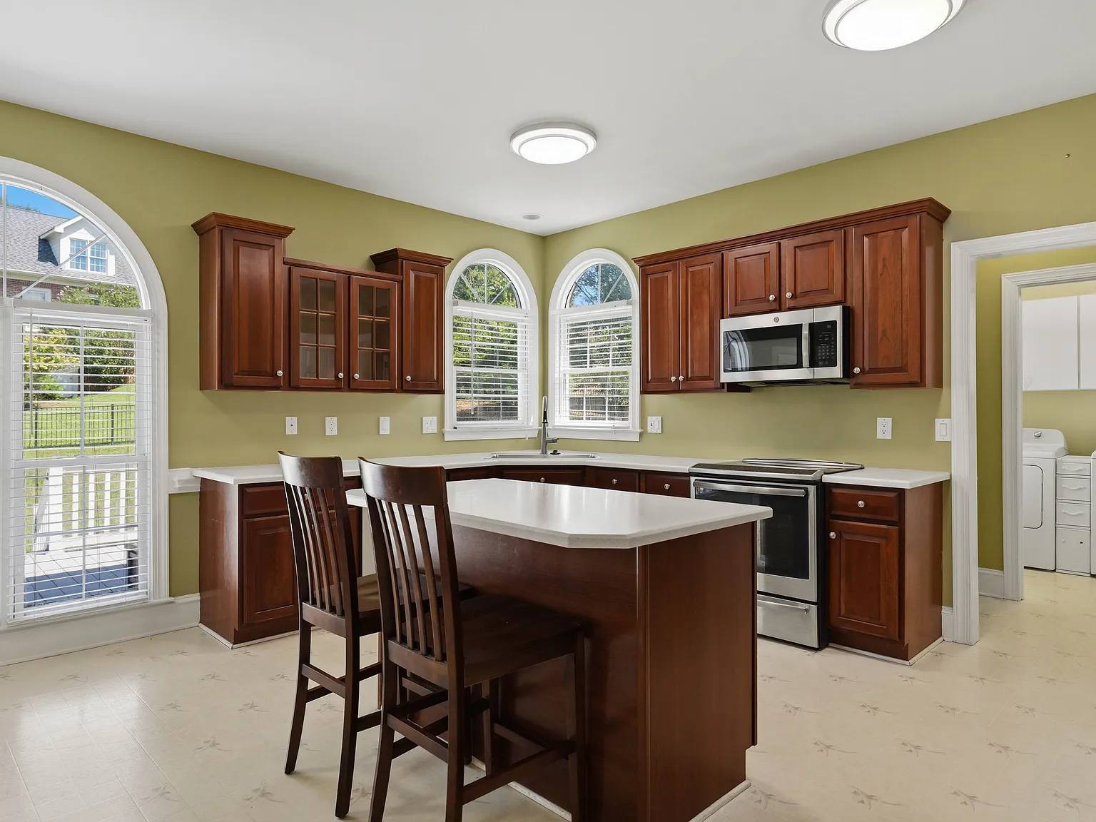 4 bed, 2980 sqft, $3,300 — Photo 3