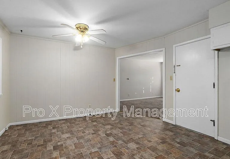 2111 S Ventura Ave — Photo 8
