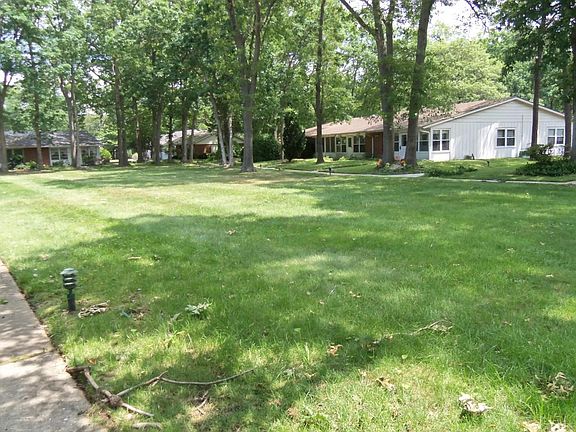 2nd image of 167 Huntington Dr #A