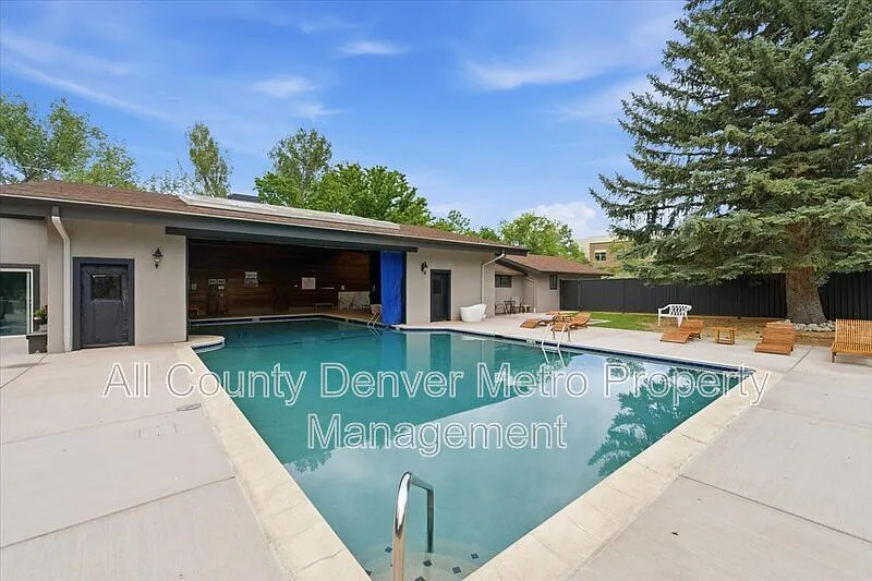 3 bed, 2.0 bath, 1050 sqft, $2,495 — Photo 1