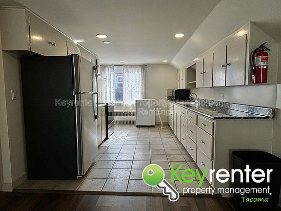 4th image of 1207 N Oakes St APT A