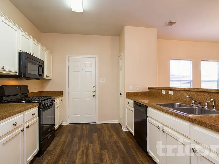 11403 Carla St — Photo 5