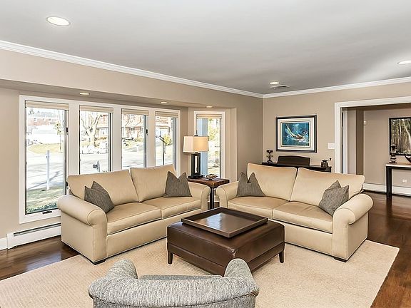 5th image of 8 Melissa Ct