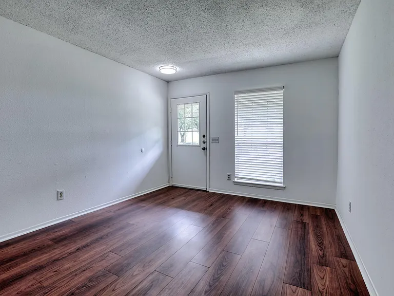 2931 Great Lakes Ave — Photo 25