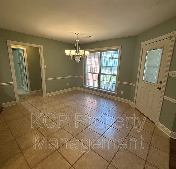 2109 Barrington Dr — Photo 13