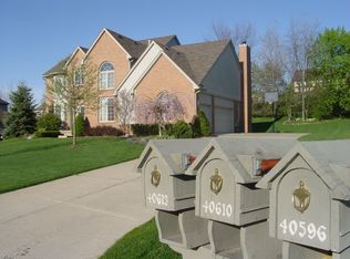 40610 Coachwood Cir, Northville, MI 48168