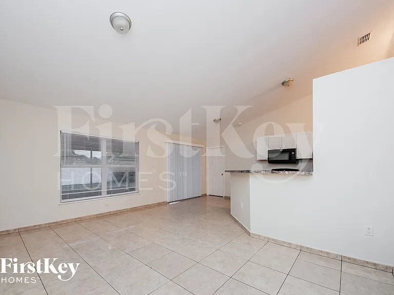 1307 Dover Dr — Photo 3