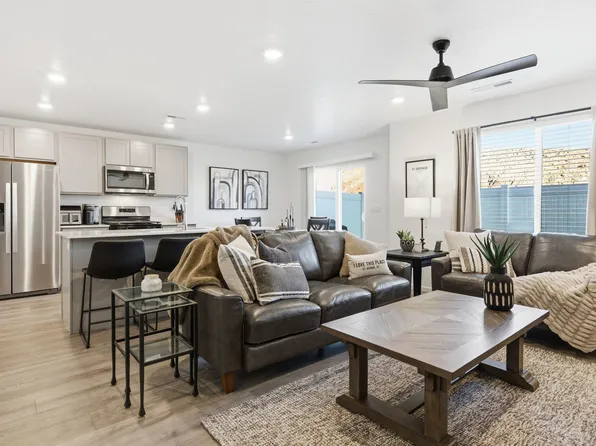 3329 E Big Bend Ln, Washington, UT 84780