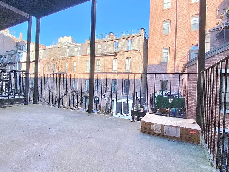 57 Clarendon St #6 — Photo 2