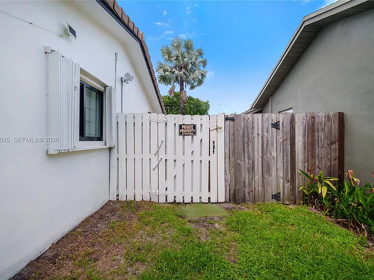 4241 NW 9th Ct #EFFICIENCY — Photo 5
