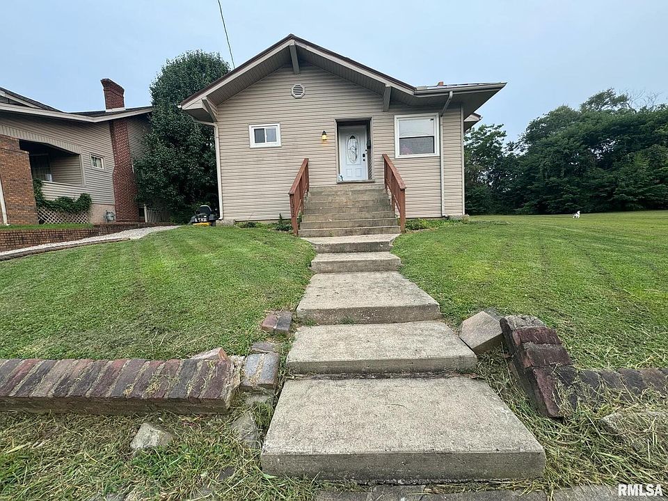 1st image of 1312 E Oak St