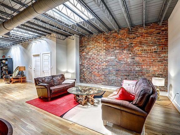 4th image of 302 E Grace St #401