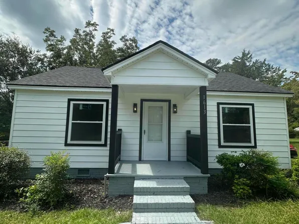 1613 Murchison Rd, Fayetteville, NC 28301