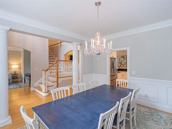 4th image of 1104 Harpers Way