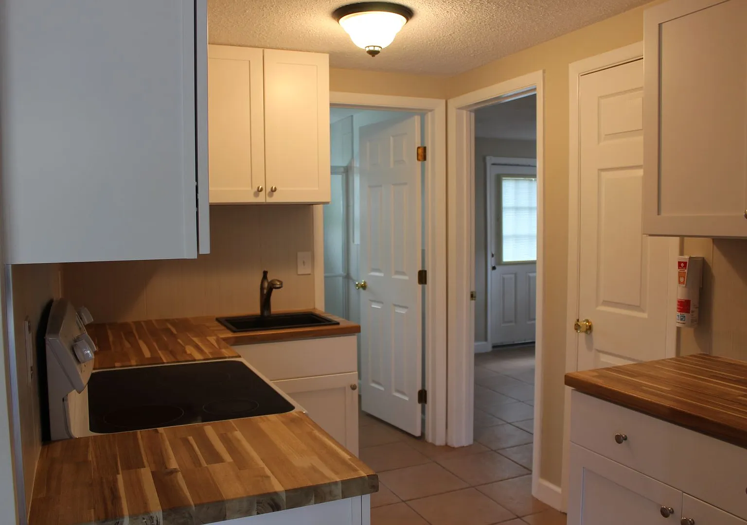 2 Bedroom 1 Bath Utilities included — Photo 4
