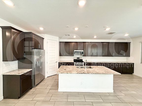 4th image of 1095 E Thompson Way
