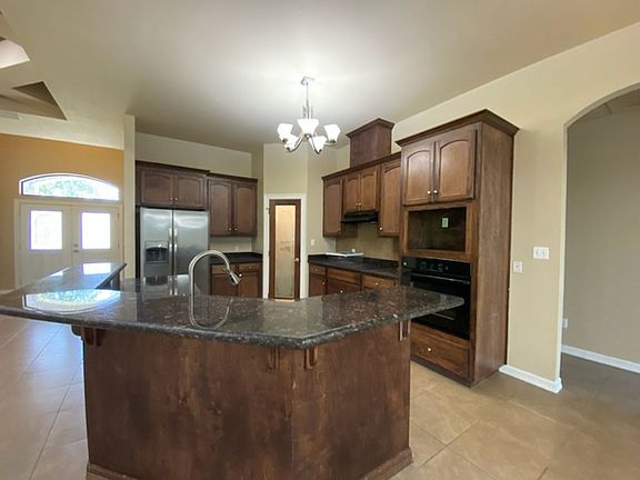 3rd image of 1417 Julian Cir