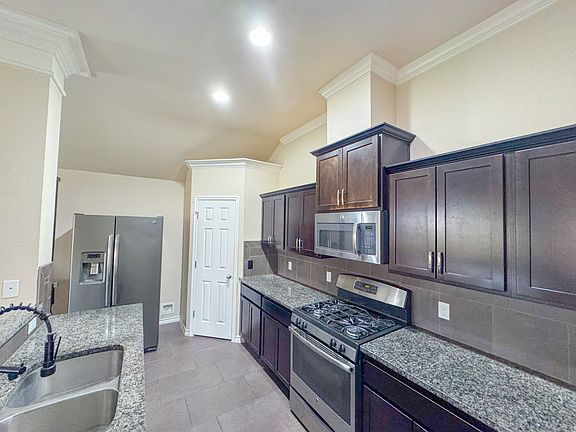 3rd image of 3206 Wood Creek Dr