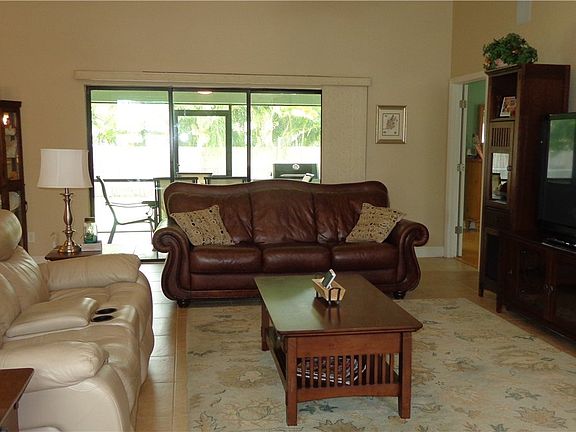 2nd image of 2218 SE 13th Terrace Cpe