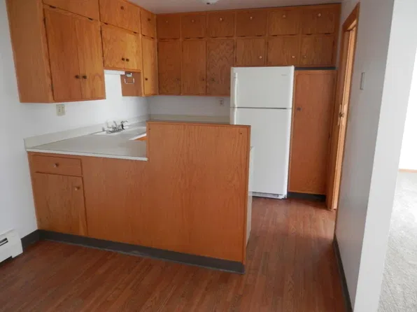 208 1st Ave E APT 2-8, Dickinson, ND 58601