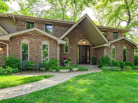 3rd image of 48 Cumberland Dr